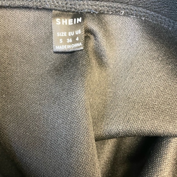 SHEIN mini solid black ruffle hem short stretchy flare skirt womens size Small - Picture 7 of 9